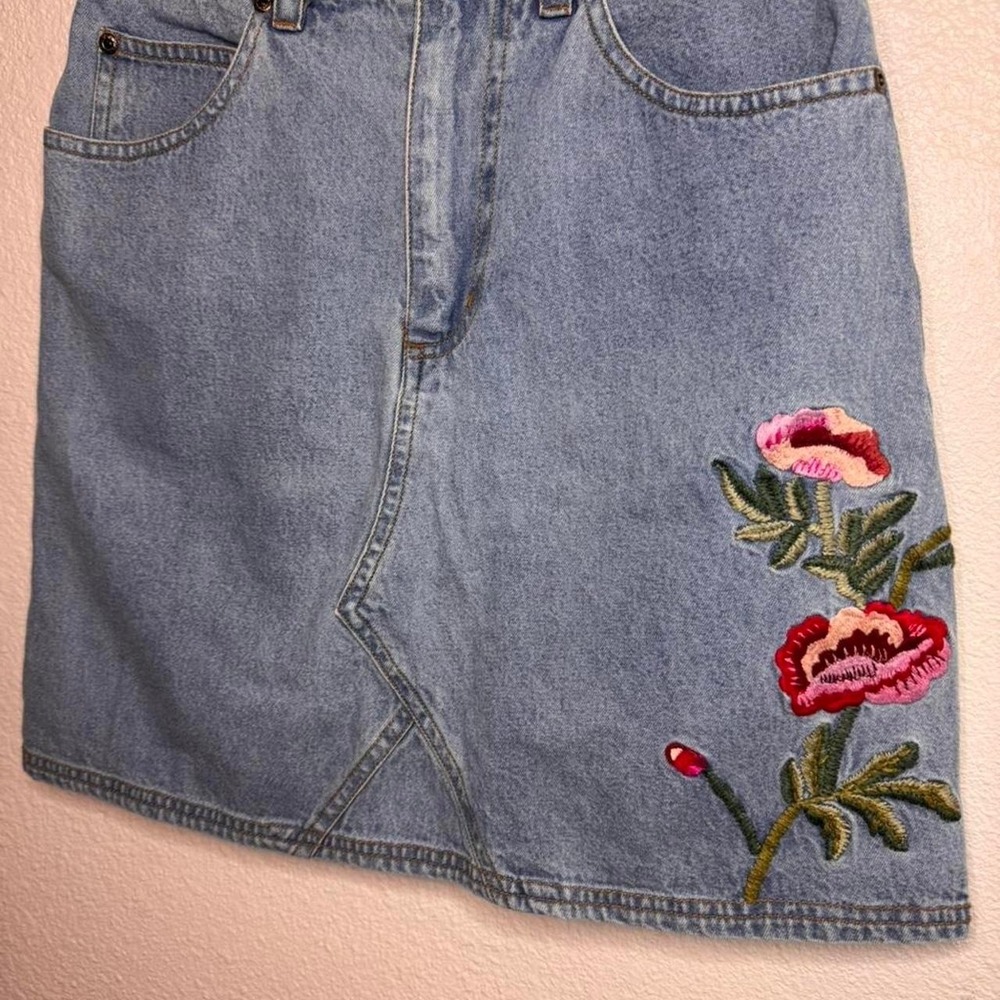 VTG 90s Que Pasa Embroidered Denim Skirt Size 5/6 100% Cotton Floral Mini Boho